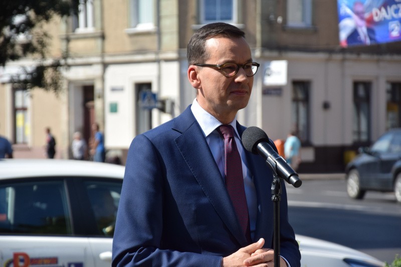 Premier Mateusz Morawiecki w czasie kilkunastominutowej w...