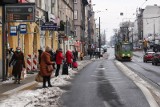 MPK Poznań: Przystanki wiedeńskie na Jeżycach nie w pełni wyposażone. Kiedy zostaną zamontowane ławki i kosze?