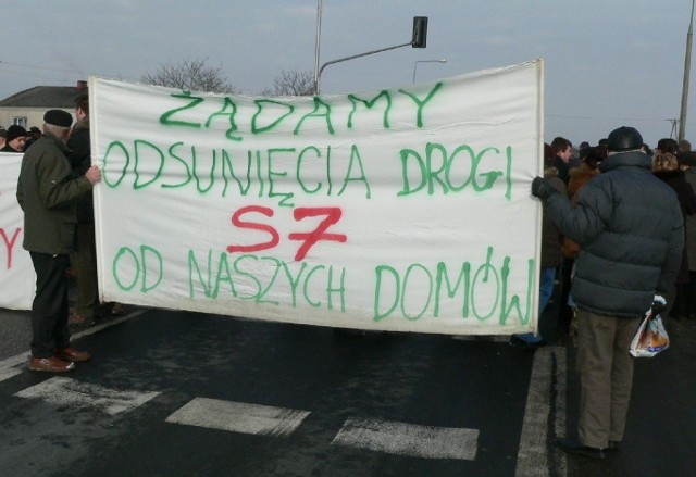 Ostatni protest mieszkańców, połączony z blokadą "siódemki&#8221;, miał miejsce w połowie stycznia. Na marzec zapowiadane są kolejne, jeśli rozmowy z wojewodą utkną w martwym punkcie.