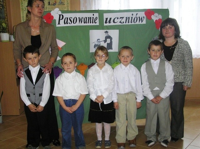 Klasa I AWychowawczyni Renata Gozdór. Uczniowie: Kacper Jaworski, Sylwia Kazirodek, Mateusz Kiraga, Dominik Kowalczyk, Mateusz Zaczkiewicz.