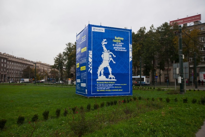Teraz miasto ustawiło tam reklamę


KROWODERSKA.PL