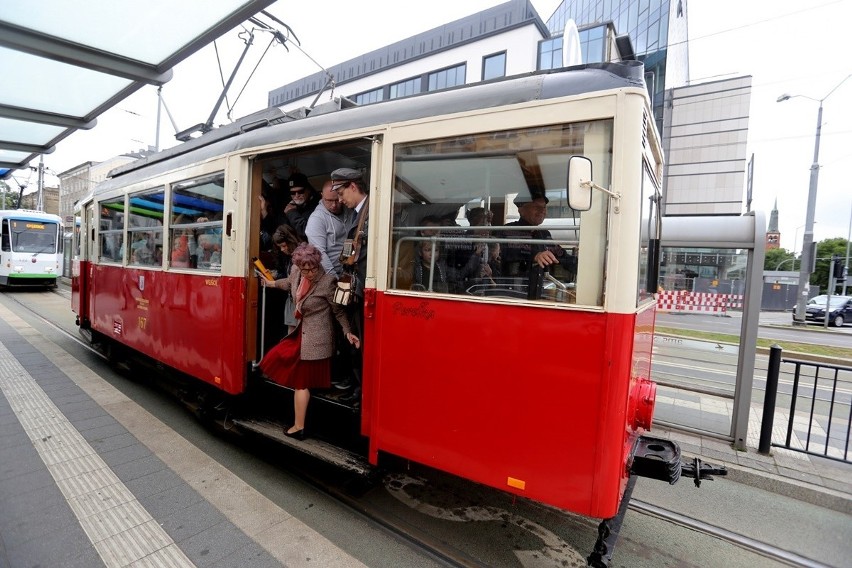 Zabytkowy tramwaj kursuje na turystycznej trasie w Szczecinie