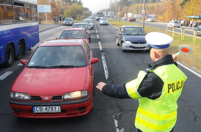 Zaduma w ciszy i jesiennym słońcu