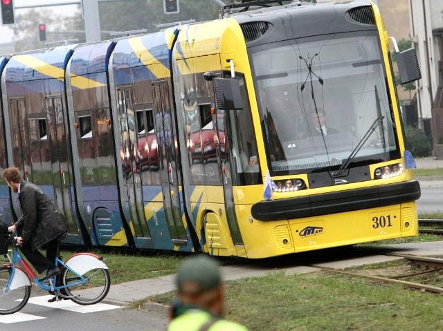 Trójczłonowy tramwaj może pomieścić 123 osoby