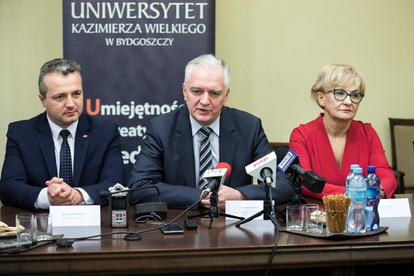 Minister nauki Jarosław Gowin odwiedził Uniwersytet...