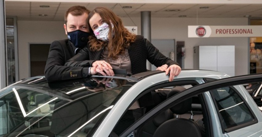 Anna i Marcin Nowakowie odebrali Fiata 500C Poznaj zwycięzców akcji RAZEM NAJLEPIEJ 2020 