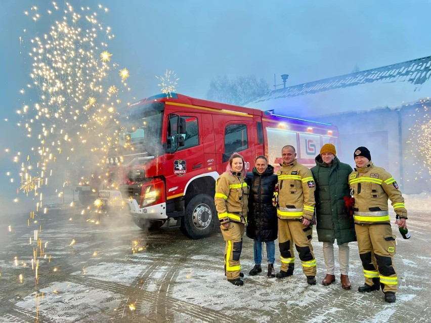 Nowy samochód gaśniczy trafił do strażaków w Zrębicach