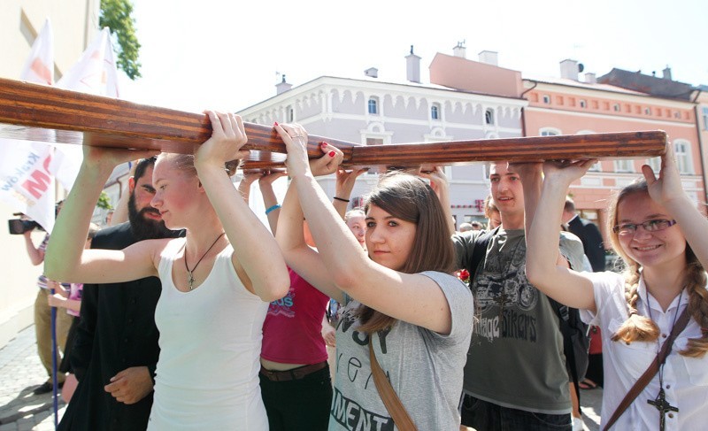 Powitanie symboli Światowych Dni Młodzieży w  Rzeszowie.