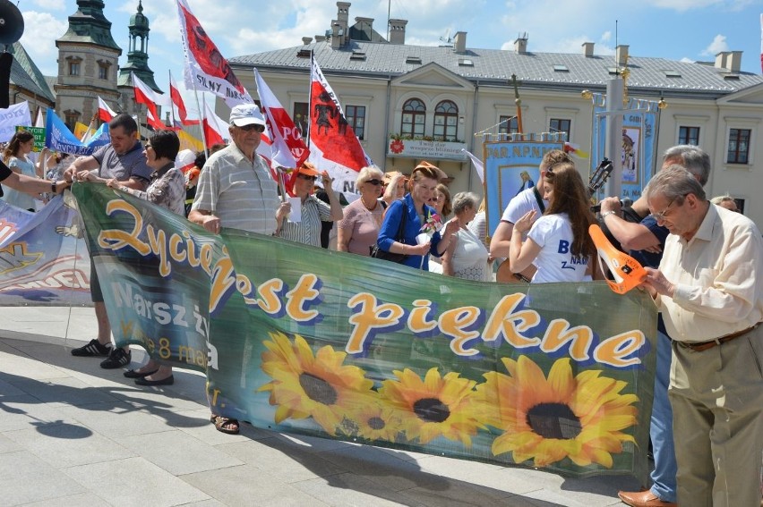 Tłumy przeszły w "Marszu życia" przez centrum Kielc