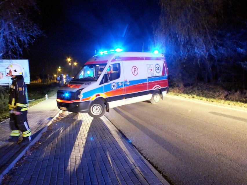 Moszczenica. Młody mężczyzna zginął pod kołami samochodu kilkadziesiąt metrów od domu [ZDJĘCIA]