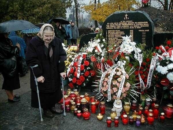 Pomnik upamiętniający furmanów na cmentarzu w Bielsku...