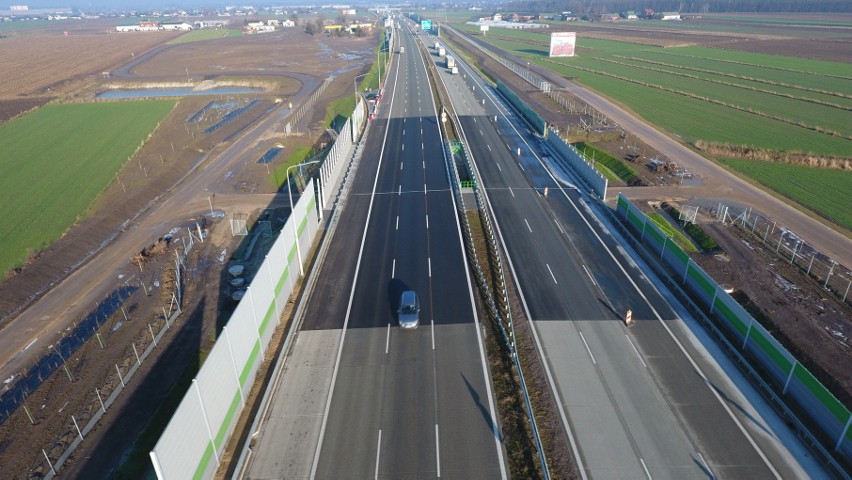 Odcinek A1 między Kamieńskiem i Piotrkowem Trybunalskim jest...