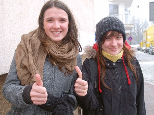 - My się pecha nie boimy - zapewniały nas Monika Sterzel (z lewej) i Joanna Ciuła, uczennice Zespołu Szkół nr 2 w Koszalinie.