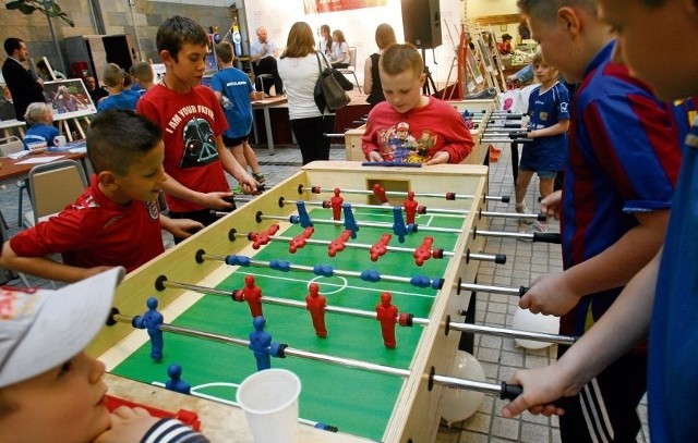 Ruch i zdrowa rywalizacja - to znakomity sposób na spędzenie dni wolnych od zajęć szkolnych. Na Pomorzu są m.in. zajęcia pływackie, treningi sportów walki. Można też pograć w piłkarzyki