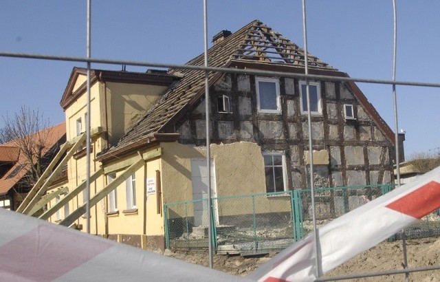 Wczoraj rozpoczęła się rozbiórka zniszczonego przez drogowców domu w Ustce. 