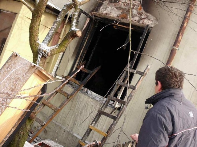 Dom, w którym spalił się 54-letni mieszkaniec Stalowej Woli, nadaje się do rozbiórki.