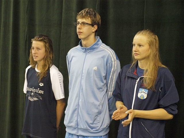 Donata Kilijańska (z prawej) i Kacper Łopaciński oraz Katarzyna Górniak- brązowa medalistka ostatnich mistrzostw Europy juniorek- tworzyli poczet flagowy podczas ceremonii otwarcia mistrzostw.