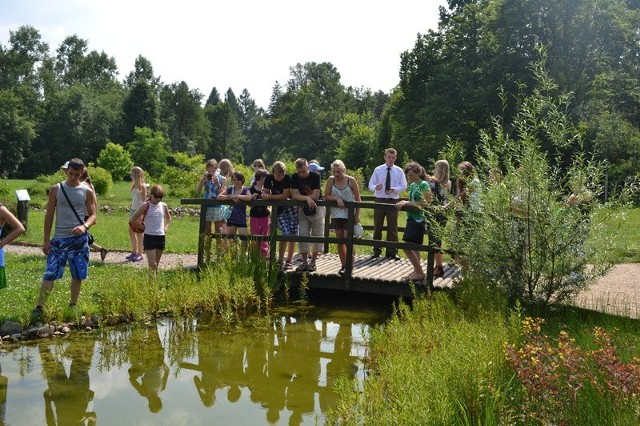 Młodzież z Litwy podziwiała między innymi Arboretum w Marculach