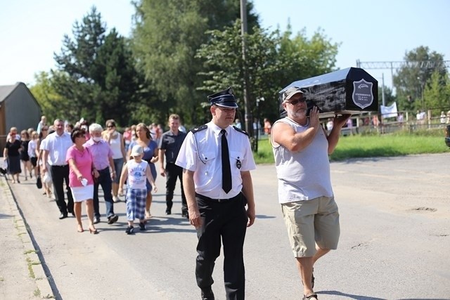 Kilkuset mieszkańców Strzemieszyc przeszło w milczącym...