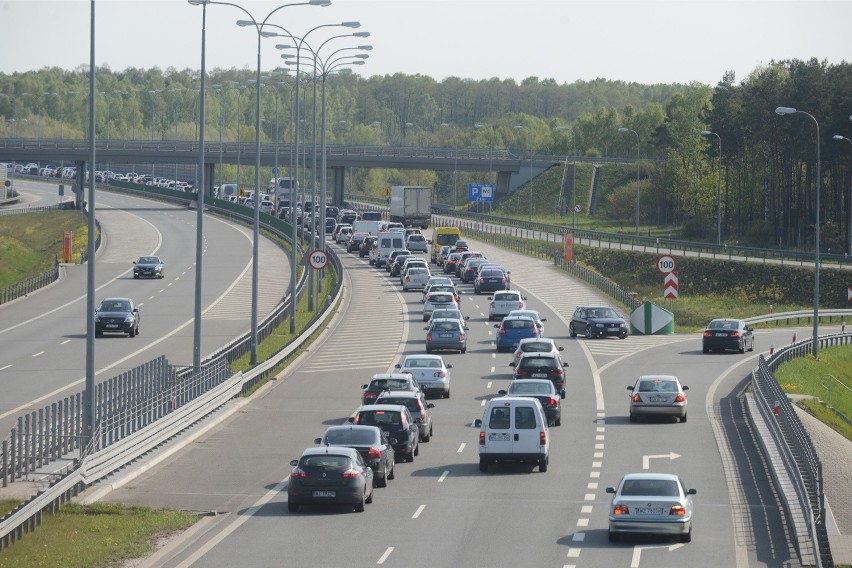 Jak zaoszczędzić paliwo na autostradzie? ROZMÓWKA z instruktorem doskonalenia techniki jazdy