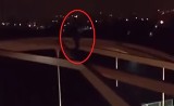 Policja już wie, kto nocą po pijaku spacerował po konstrukcji wiaduktu na ul. Koszalińskiej w Słupsku