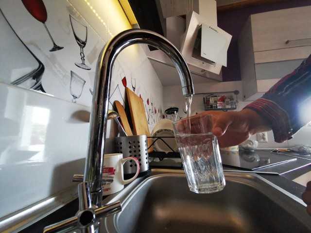 W piątek po południu sanepid otrzymał wyniki badań i poinformował, że woda z ujęcia w Warszewicach jest zdatna do spożycia.