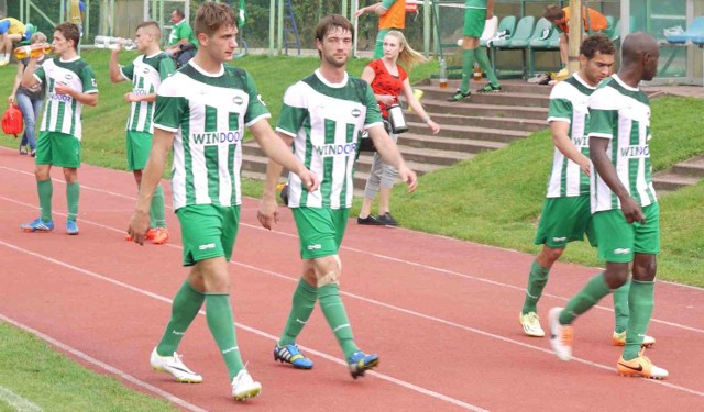 Piłkarze Radomiaka Radom, lidera trzeciej ligi w środę zagrają na własnym boisku z WKS Wieluń.