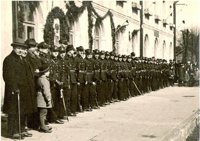 Rok 1935. Oczekiwanie na przyjazd pociągu z sercem marszałka