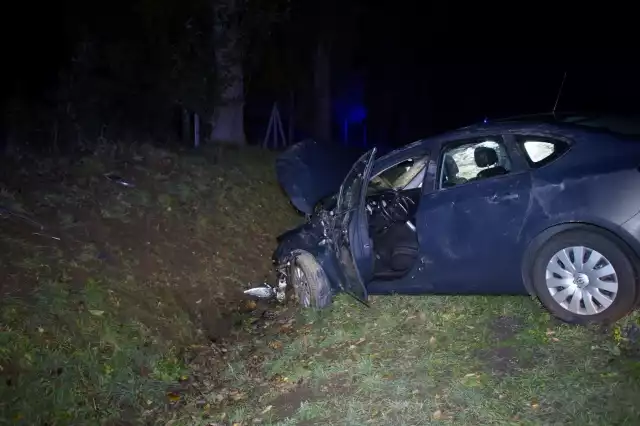 Kierujący samochodem osobowym mężczyzna, nie dostosował prędkości pojazdu do panujących warunków na drodze, między miejscowościami Suchorze i Kruszyna. Wpadł w poślizg i wjechał do przydrożnego rowu. Na szczęście nic poważnego kierowcy się nie stało.