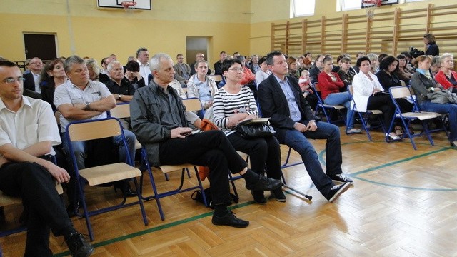 Rodzice uczniów szkoły podstawowej numer 18 w Radomiu niedawno spotkali się z wiceprezydentem Ryszardem Fałkiem, w sprawie wyboru dyrektora szkoły, ale nie byli usatysfakcjonowani odpowiedziami przedstawicieli władz miasta