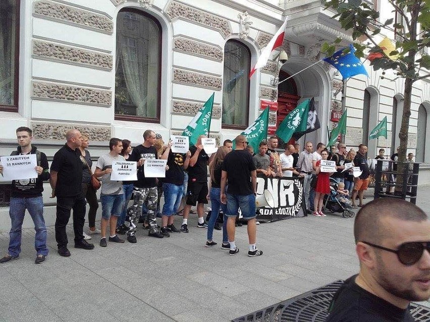 Manifestacja ONR przed Urzędem Miasta Łodzi: "Powstrzymać terroryzm" [ZDJĘCIA]