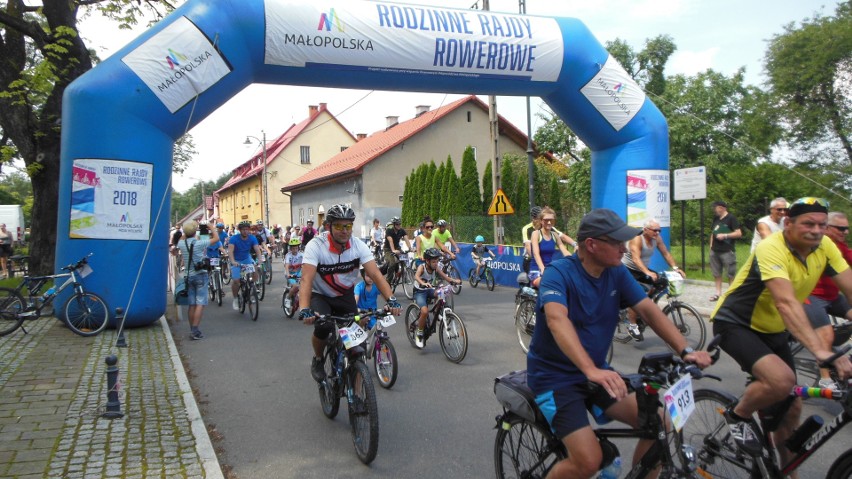 Alwernia. Rekordowa liczba 480 rowerzystów wzięła udział w Rodzinnym Rajdzie Rowerowym [ZDJĘCIA]