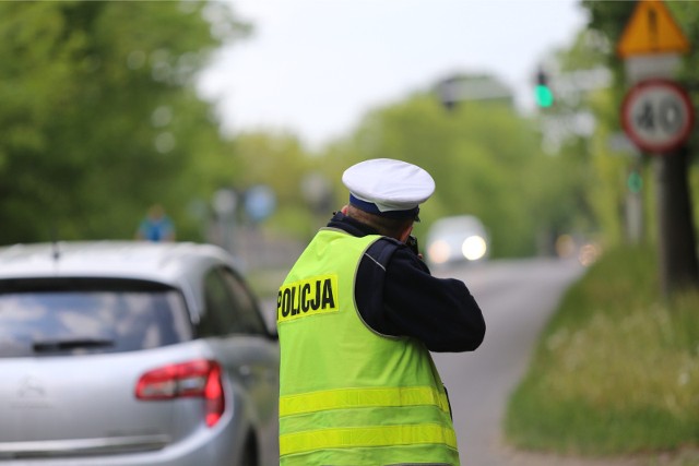 Według danych Komendy Głównej Policji w ubiegłym roku podczas czterech okołoświątecznych dni na polskich drogach doszło do 174 wypadków drogowych, w których zginęło 27 osób.