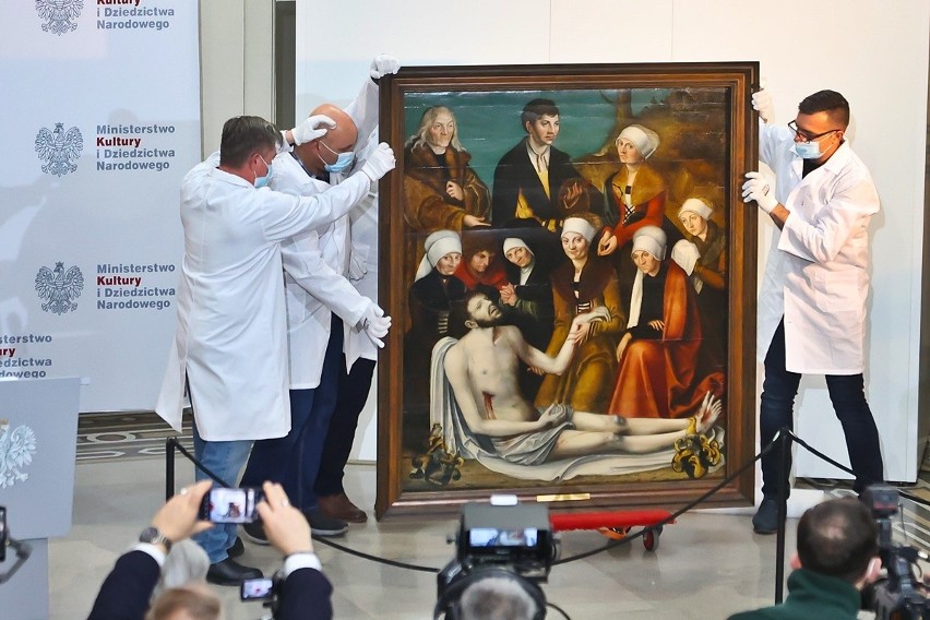 "Obraz Cranacha został przewieziony do takiego właśnie...