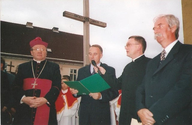 Uroczystość związana z odsłonięciem placu Jana Pawła II w Miastku