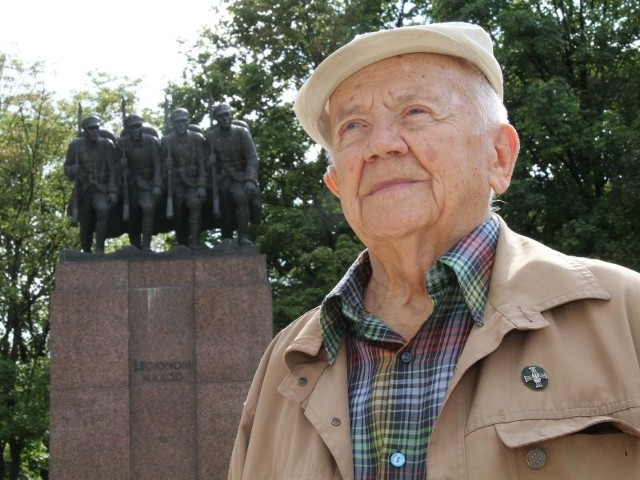 Henryk Dłużewski brał udział w budowie pomnika Czwórki w Kielcach.