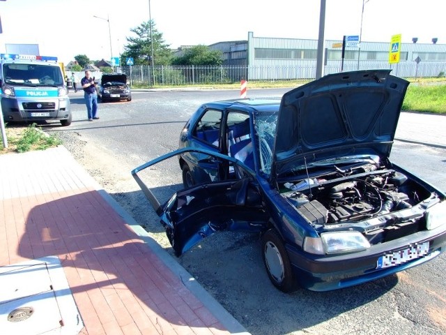 W wypadku poszkodowana została pasażerka peugeota.