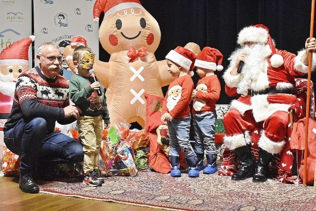 W sobotę, 2 grudnia, święty Mikołaj sprawił wielką niespodziankę dzieciakom. Zawitał do Szklanego Domu w Ciekotach. Cóż to było za spotkanie pełen wrażeń, dobrej zabawy i emocji. >>>ZOBACZ WIĘCEJ NA KOLEJNYCH SLAJDACH