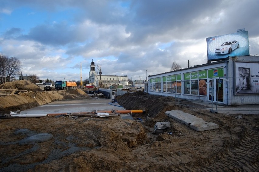 Najprawdopodobniej pierwsze samochody przejadą dębieckim...