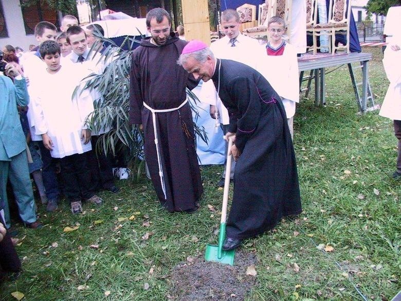 22 lata posługi biskupiej Mariana Florczyka z diecezji kieleckiej. Sakrę przyjął w kościele Józefa Robotnika [ARCHIWALNE ZDJĘCIA]