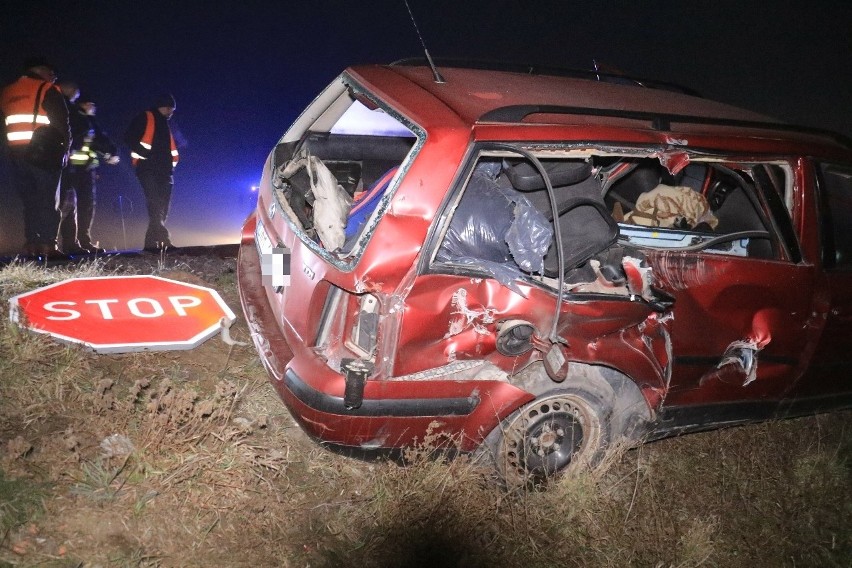 Wypadek Ukraińca na przejeździe kolejowym. Wjechał pod lokomotywę w pobliżu Wrocławia (ZDJĘCIA)