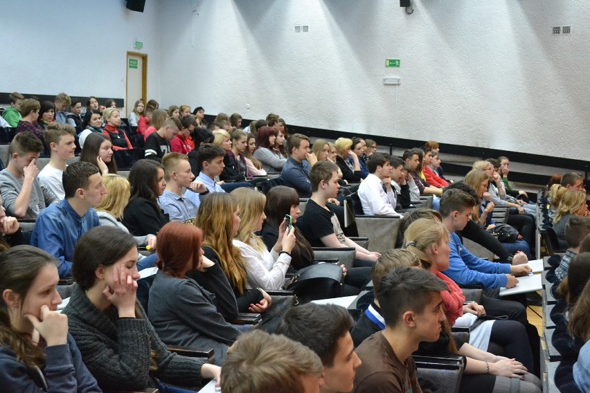 Sosnowiec: Centrum Kształcenia Zawodowego i Ustawicznego zorganizowało debatę o dopalaczach [FOTO]