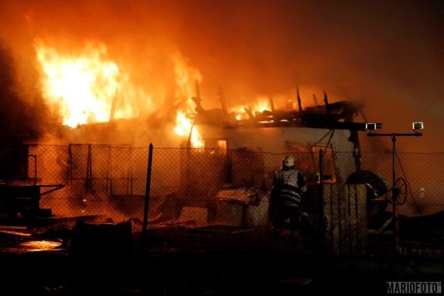Na 80 tysięcy złotych zostały wycenione straty po nocnym pożarze przy ulicy Torowej w Opolu. Spłonął magazyn. Na miejscu interweniowało 7 zastępów straży pożarnej. Strażacy ugasili pożar po trzech godzinach.