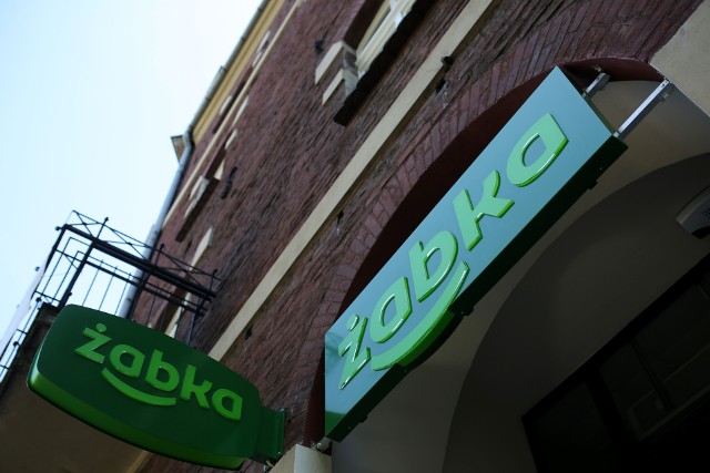 Żabka i Fresh Market: w Wigilię 24 grudnia będą otwarte od godz. 6:00 do 16:00.