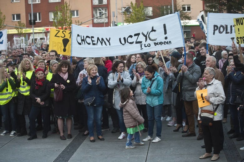 Strajk nauczycieli. Co z maturami 2019? Młodzież nie ukrywa zaniepokojenia