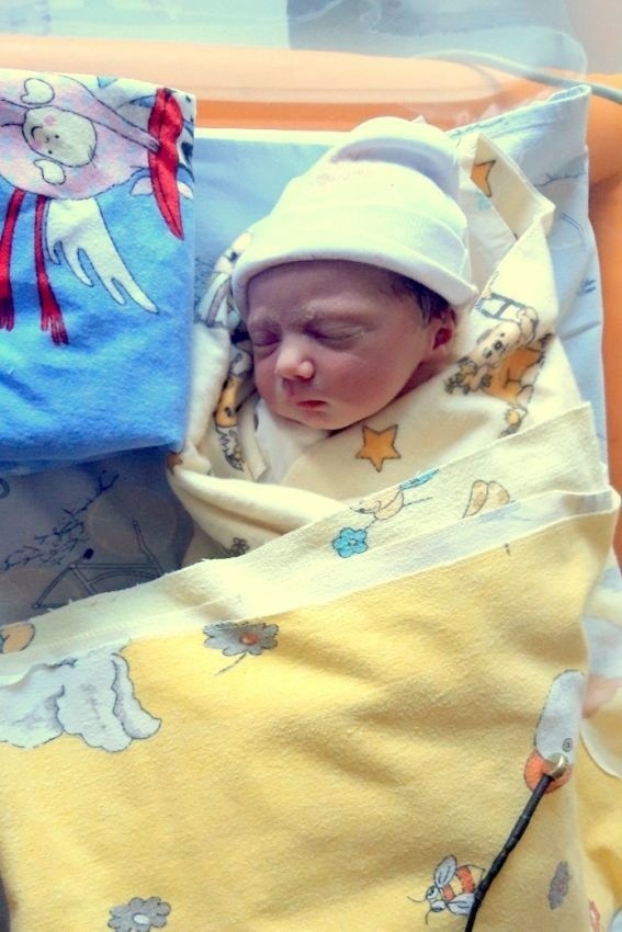 Pierwsze dziecko w 2020 roku w Świętokrzyskiem urodziło się w Szpitalu Świętego Aleksandra w Kielcach. Niesamowita historia! (WIDEO)  