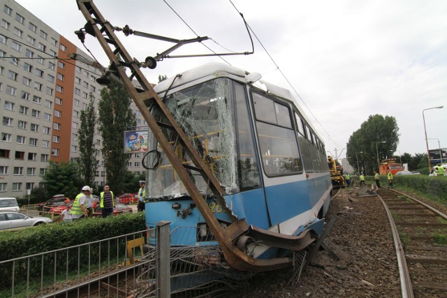 Wypadek na ulicy Żmigrodzkiej. 24 lipca wykoleił się tutaj tramwaj