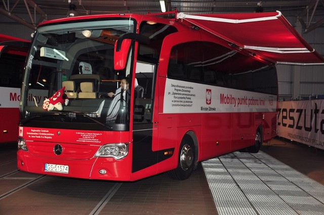 Takie Nowe autokary &#8211; mobilne punkty poboru krwi trafiły do Regionalnego Centrum Krwiodawstwa i Krwiolecznictwa w Radomiu a także jednostek w Słupsku i Kaliszu. 