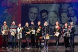 Twórcy i aktorzy "Dziadów" Teatru Słowackiego z krakowską nagrodą teatralną