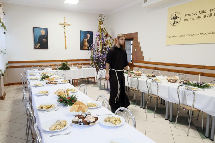 Wspólny posiłek i pomoc bliźniemu. W Lublinie odbyła się Wigilia Dobroci Bractwa Świętego Brata Alberta [ZDJĘCIA]